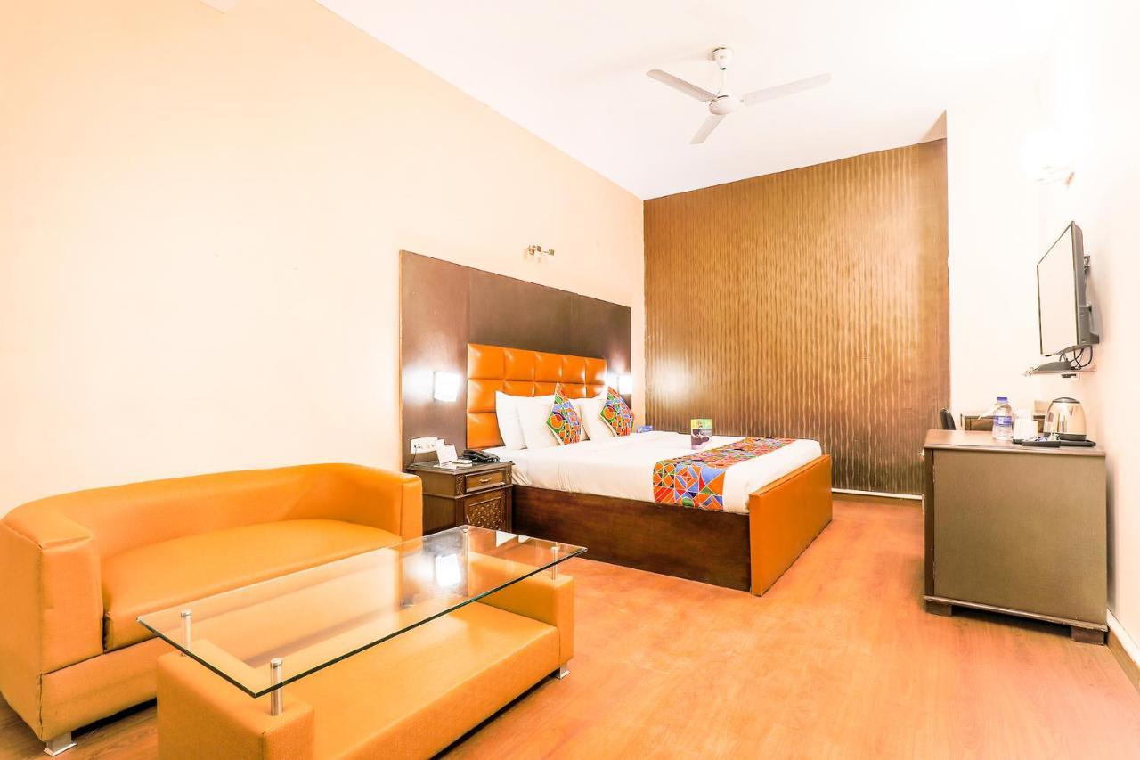 Fabhotel Conclave Boutique New Delhi Buitenkant foto