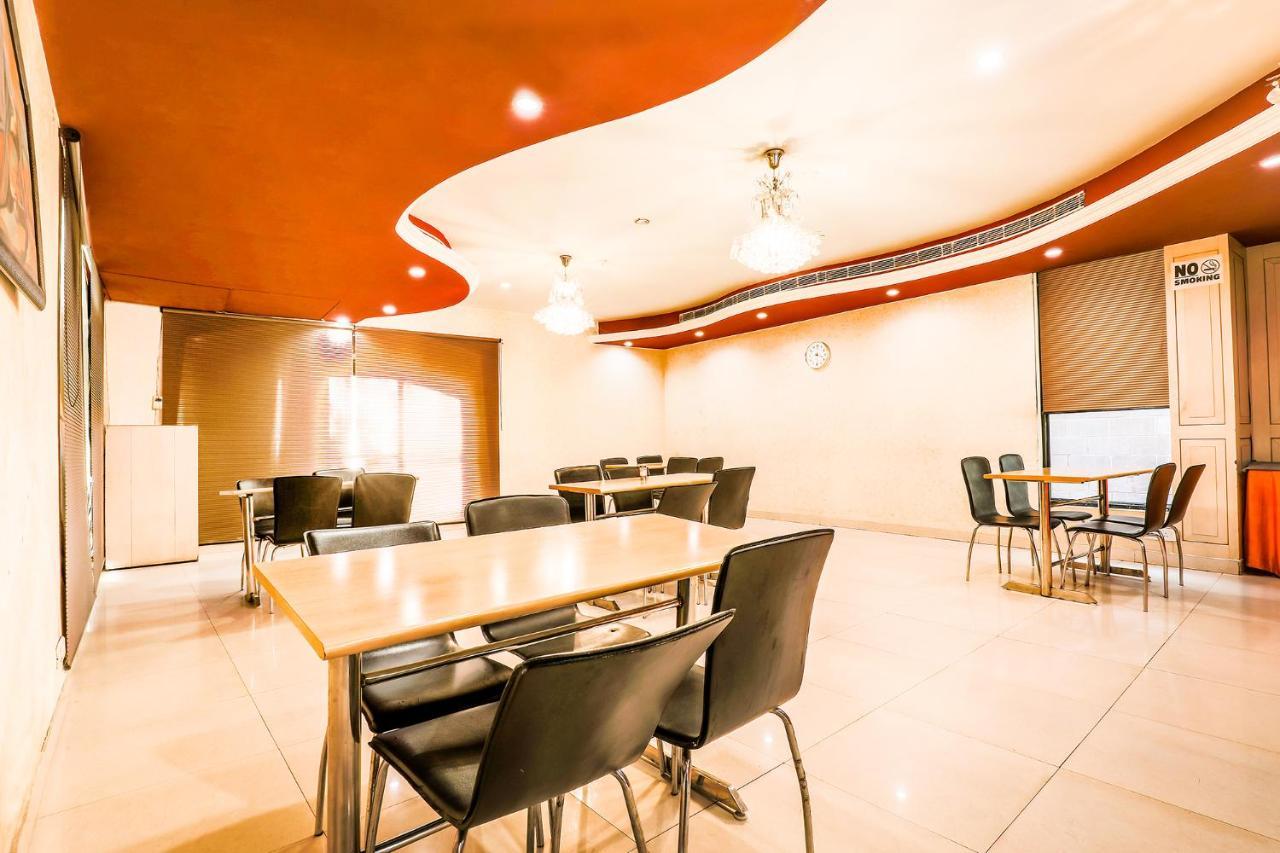 Fabhotel Conclave Boutique New Delhi Buitenkant foto